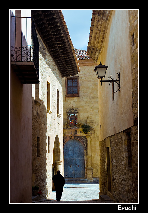 Paseo por Mirambel
Keywords: Mirambel Teruel maestrazgo rincon papa calle pueblo