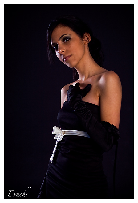 Vicky de  negro
Keywords: Vicky modelo moia barcelona Kdd Quedada caborian pose posando sexy vestido negro y blanco